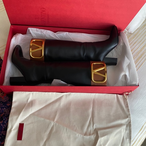 Knee high Valentino Boots size 7 - Picture 3 of 9